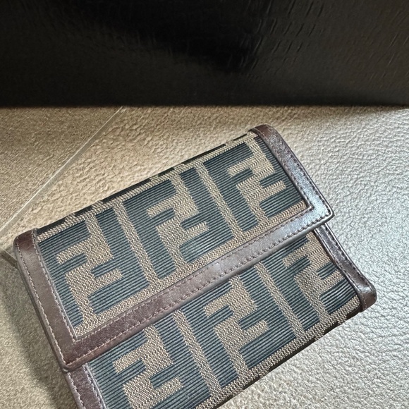 AUTHENTIC FENTI WALLET! - Picture 10 of 16